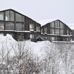 　北海道・ニセコエリアにある高級宿泊施設＝１月９日、尾崎純子撮影