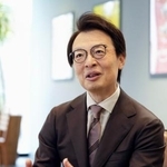 　インタビューに応じるアマゾンジャパンのジャスパー・チャン社長＝２０２５年１１月１９日、東京都目黒区