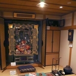 　「上前津昭和のくらし館」に再現された仏間＝名古屋市