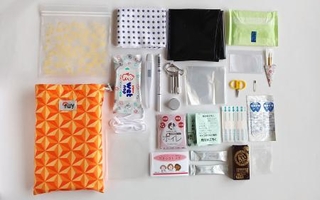 　「災害０次の持ち出し品」の中身（チームくしろ防災女子提供）