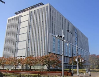 　栗田良美さん（仮名）が裁判を闘った東京地裁立川支部＝２０２３年１１月、東京都立川市