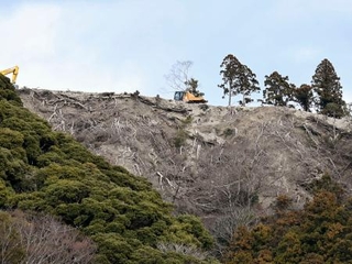 　千葉県鴨川市の大規模太陽光発電所（メガソーラー）の建設現場＝１０日