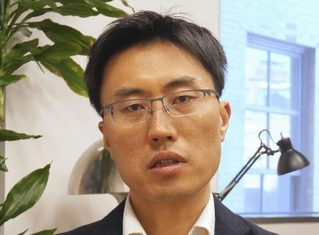 　インタビューに応じる米カーネギー国際平和財団上級研究員の趙通さん（共同）