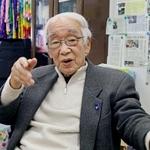 　取材に応じる被爆者の中村国利さん＝３日、福岡市