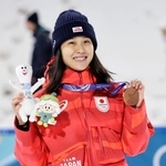 　ミラノ・コルティナ五輪のスキージャンプ女子個人ノーマルヒルで銅メダルを獲得した丸山希＝７日、イタリア・プレダッツォ（共同）