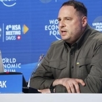 　スイス・ダボスで記者会見したウクライナのイエルマーク大統領府長官（当時）＝２０２４年１月（共同）