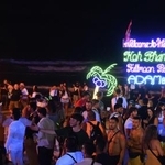 タイ・パンガン島のビーチで開かれた人気のフルムーン・パーティー＝２０２５年１２月（共同）