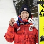 ミラノ・コルティナ冬季五輪のノルディックスキー・ジャンプ男子個人ラージヒルで銀メダルを獲得した二階堂蓮＝１４日、イタリア・プレダッツォ（共同）