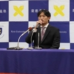 記者会見で話す常松選手＝１月１９日、横浜市の慶應義塾大日吉キャンパス