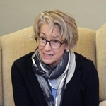 　取材に応じるミシェル・シップワース准教授（共同）