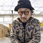 　ビール大麦「北大１号」について説明する鈴木将之さん＝北海道浦幌町