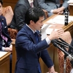 　衆院予算委で質問する中道改革連合の小川代表＝２７日午前