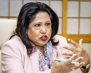 　インタビューに答える国連事務総長特別代表のプラミラ・パッテン氏