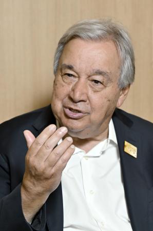 　２０２５年８月、インタビューに答える国連のグテレス事務総長