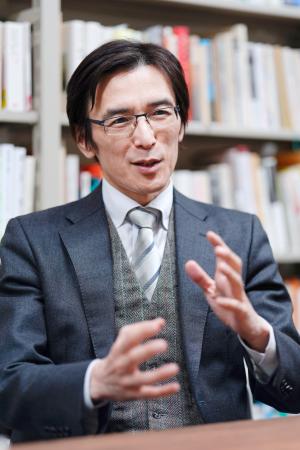　インタビューに答える國分功一郎さん
