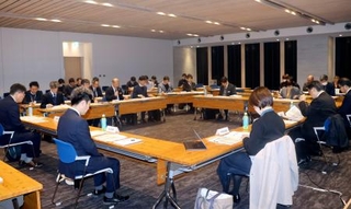 　中山間地域での事前復興計画づくりの自治体向け指針を作成した高知県の検討会＝２月１７日、高知市