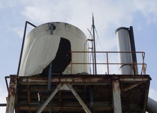 　能登半島地震での施設への被害の様子＝富士化学工業提供