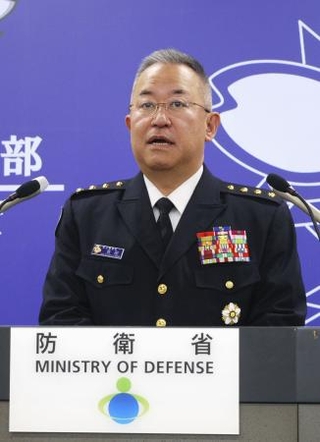 　記者会見する吉田圭秀統合幕僚長（当時）＝２０２５年７月、防衛省