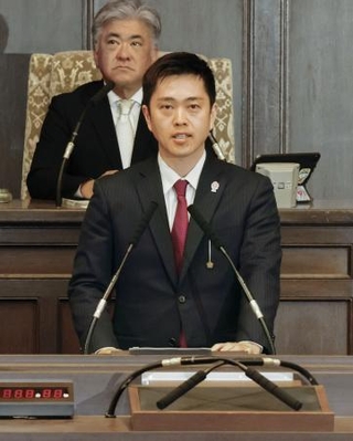 　２月、大阪府議会の定例会で所信表明演説する吉村洋文知事