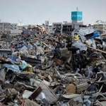 　震災の翌日に撮影された岩手県陸前高田市の沿岸部＝２０１１年３月１２日