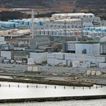 　東京電力福島第１原発。（右から）１号機、２号機、３号機、４号機＝２月（共同通信社ヘリから）