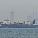 　ホルムズ海峡の混乱によりアラブ首長国連邦（ＵＡＥ）沖で停泊する商船＝２日（ゲッティ＝共同）