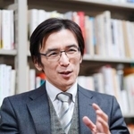 　インタビューに答える國分功一郎さん