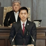 　２月、大阪府議会の定例会で所信表明演説する吉村洋文知事