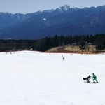 　「ユニバーサルツーリズム」に取り組む富士見高原スキー場＝３月１４日、長野県富士見町