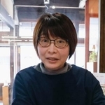 　取材に応じる飯南町の元町議の戸谷ひとみさん＝１６日、島根県飯南町