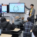 　この春に高校１年になる生徒を対象に開かれたプレスクール＝２７日、川崎市