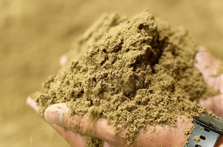 　養殖用の魚粉（池下産業提供）