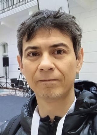 　ハンガリー元外交官のコーシャ・バーリン・黎