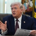 　米ホワイトハウスで記者団の質問に答えるトランプ大統領＝３月３１日（ＡＰ＝共同）