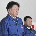 　柏崎刈羽原発で取材に応じる東京電力ホールディングスの小早川智明社長（左）＝２月１８日