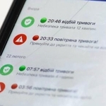 　マシチェンコ・ソフィアさんのスマートフォンに届いた、地元キーウの避難指示を通知するメッセージ＝２月２４日、水戸市