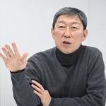 取材に応じる「民族問題研究所」の金英丸対外協力室長＝１月、ソウル（共同）