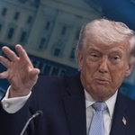 　米ホワイトハウスで記者会見するトランプ大統領＝６日（ゲッティ＝共同）