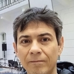 　ハンガリー元外交官のコーシャ・バーリン・黎