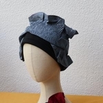 西陣織を使用した「Ｎ　ＨＥＡＤ　ＷＥＡＲ」の帽子＝３月２４日、東京都目黒区