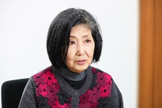 新著「評伝　市川房枝」について話す進藤久美子さん＝２０２６年３月、東京都内