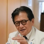 　取材に応じる国立成育医療研究センターの笠原群生病院長