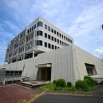 　日野町事件の再審公判に向け、裁判官、検察側、弁護側による協議が開かれた大津地裁＝１９日午後