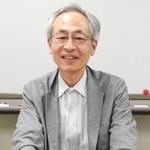 　インタビューに答える山田久法政大教授