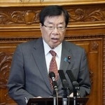 　参院本会議に臨む平口法相＝１９日