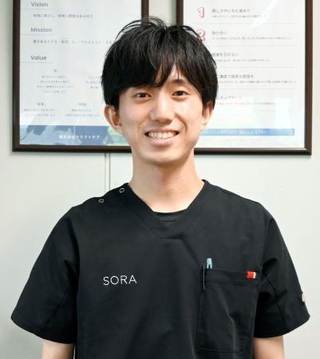 　訪問看護ステーション「ＳＯＲＡ」代表の佐藤泰天さん＝２日、秋田市