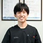 　訪問看護ステーション「ＳＯＲＡ」代表の佐藤泰天さん＝２日、秋田市