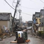 　地震と津波の被害を受けた石川県珠洲市の住宅街＝２０２４年１月