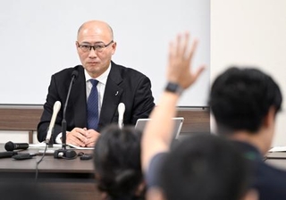 　浜岡原発の廃炉費請求を巡り開かれた、報道向けの説明会に臨む中部電力の大塚温久原子力部長＝２７日午前、名古屋市