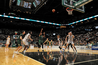 新本拠地で熱戦を繰り広げた神戸ストークス